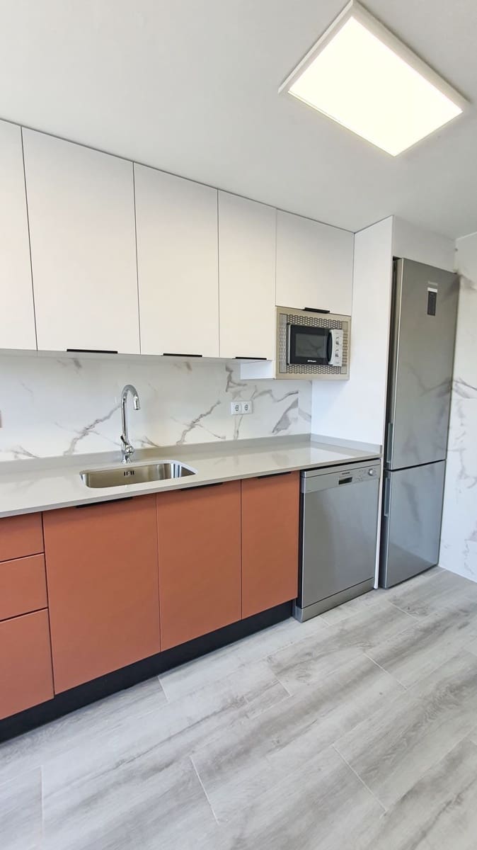 3 soveværelse Strandlejlighed til leje i Gandia med swimmingpool garage - € 850 (Ref: 8241074)