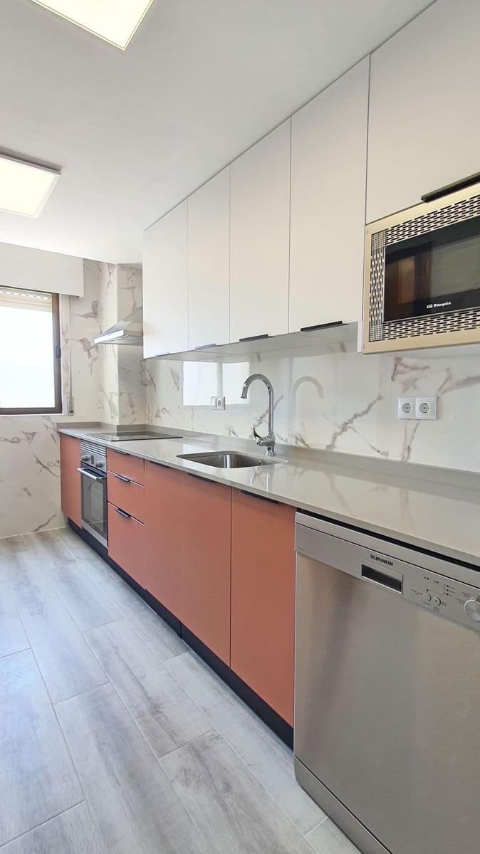 3 soveværelse Strandlejlighed til leje i Gandia med swimmingpool garage - € 850 (Ref: 8241074)