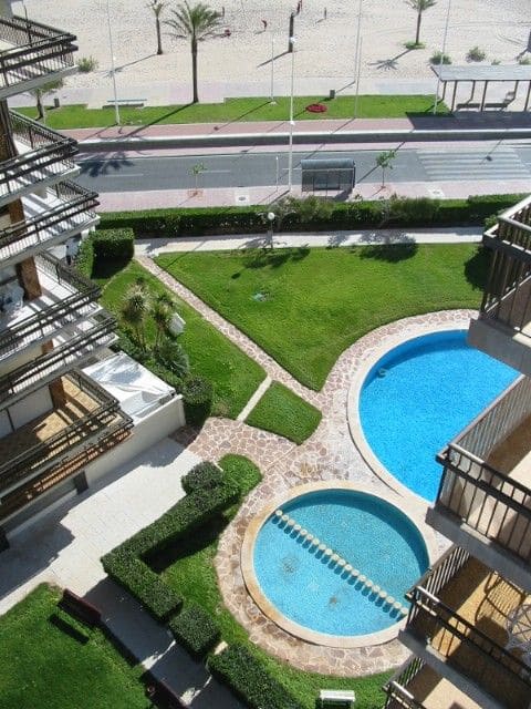 3 soveværelse Strandlejlighed til leje i Gandia med swimmingpool garage - € 850 (Ref: 8241074)