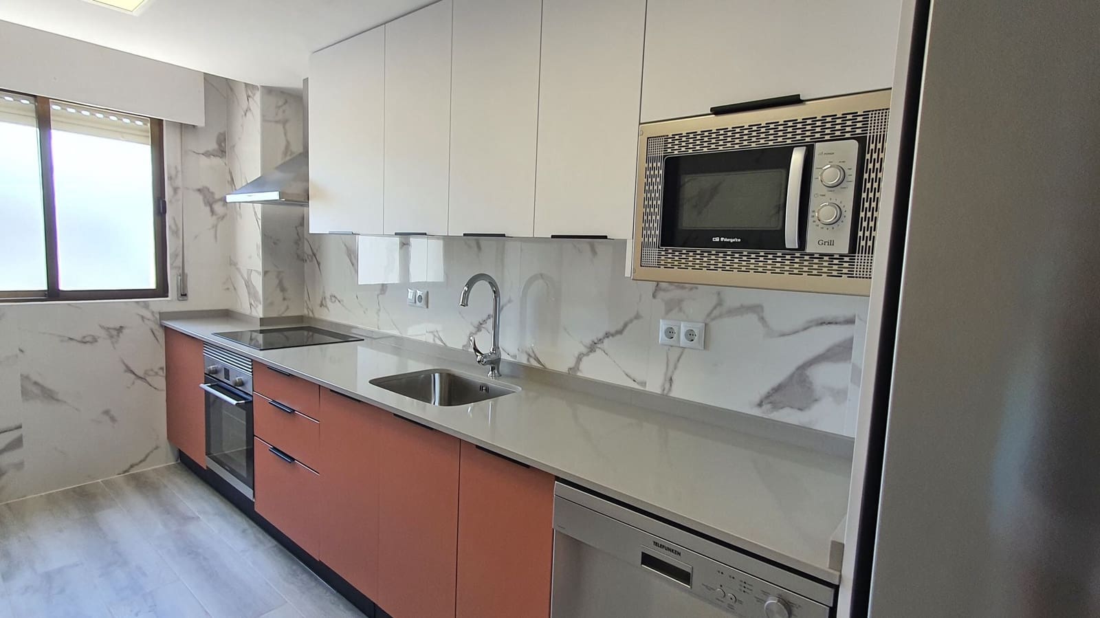 3 soveværelse Strandlejlighed til leje i Gandia med swimmingpool garage - € 850 (Ref: 8241074)