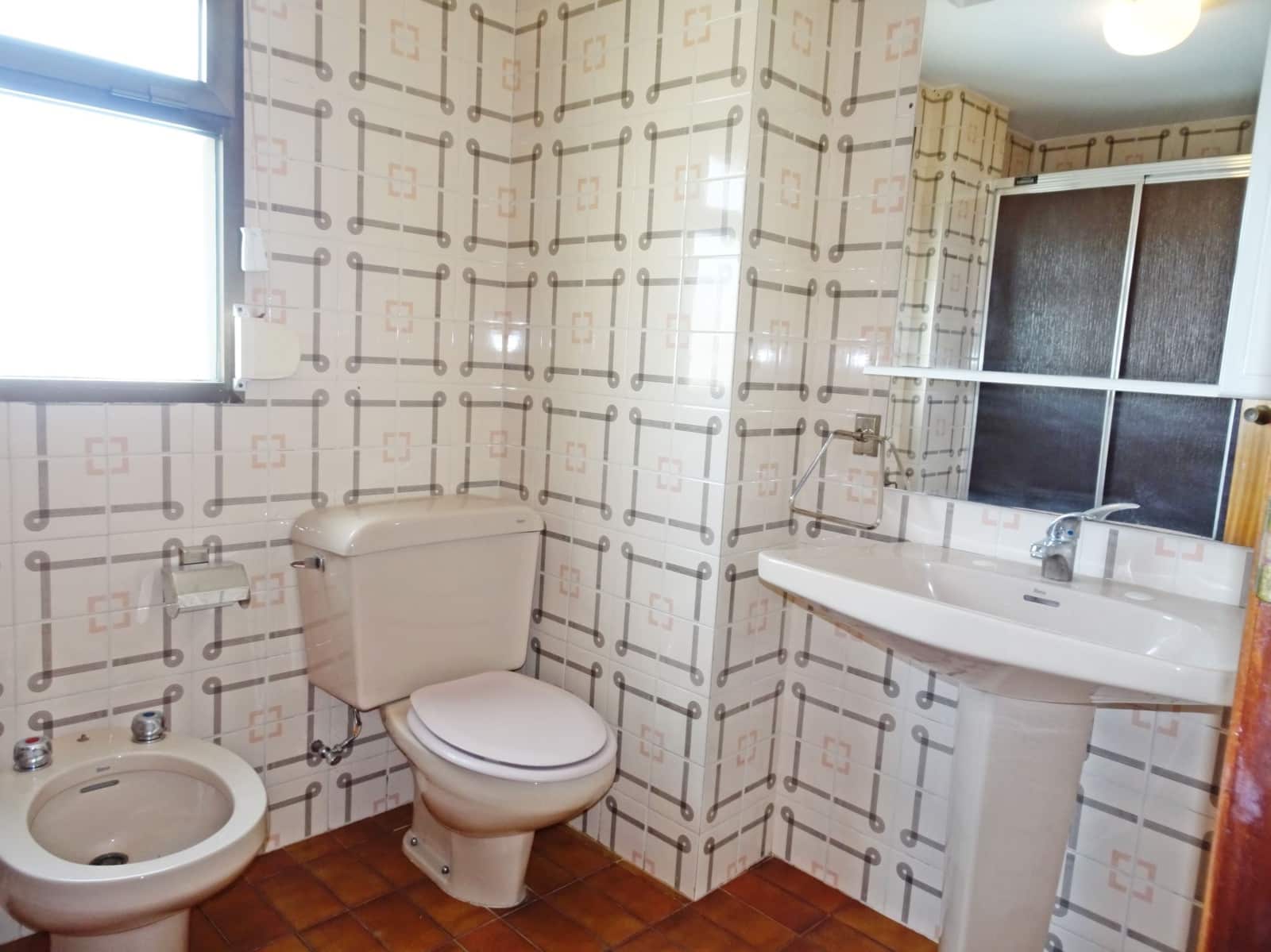 3 soveværelse Strandlejlighed til leje i Gandia med swimmingpool garage - € 850 (Ref: 8241074)