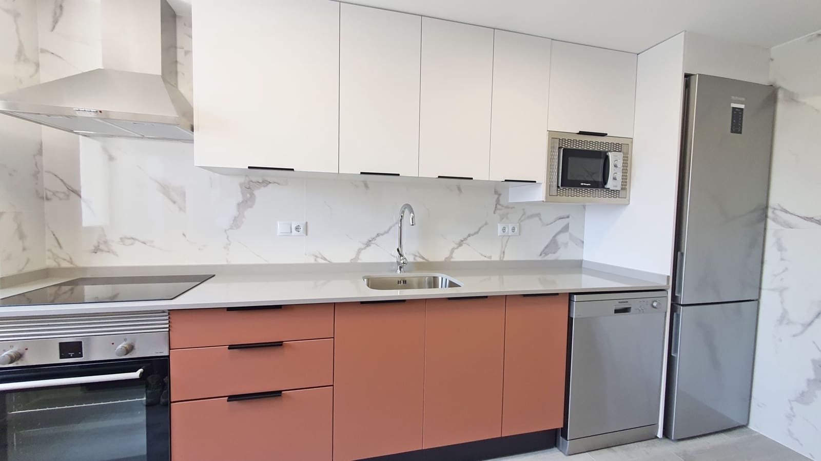 3 soveværelse Strandlejlighed til leje i Gandia med swimmingpool garage - € 850 (Ref: 8241074)