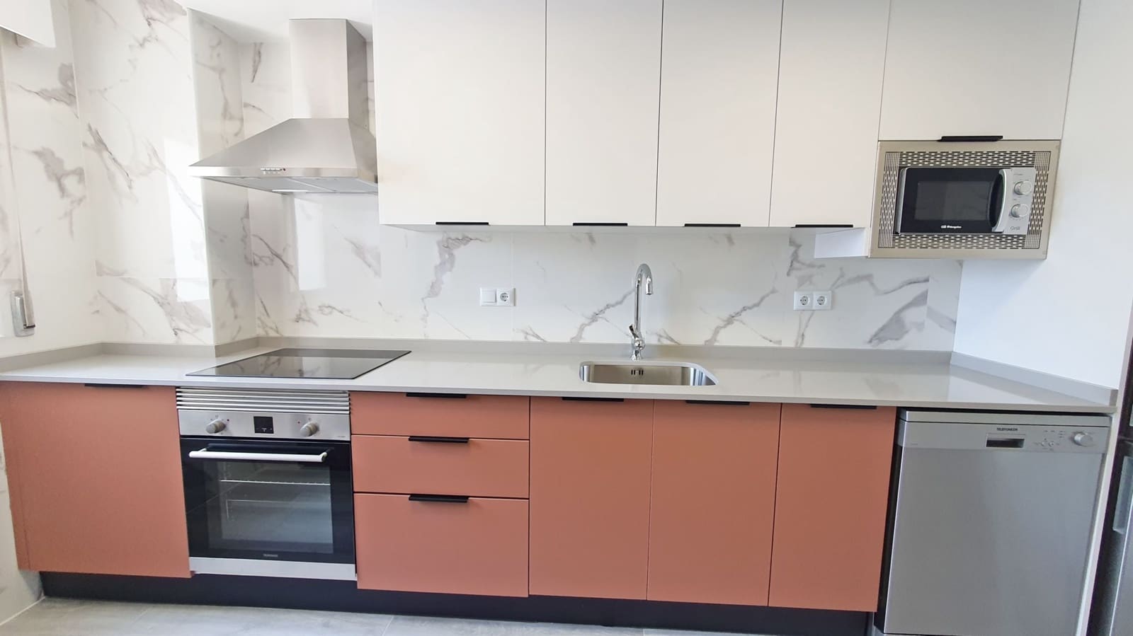 3 soveværelse Strandlejlighed til leje i Gandia med swimmingpool garage - € 850 (Ref: 8241074)