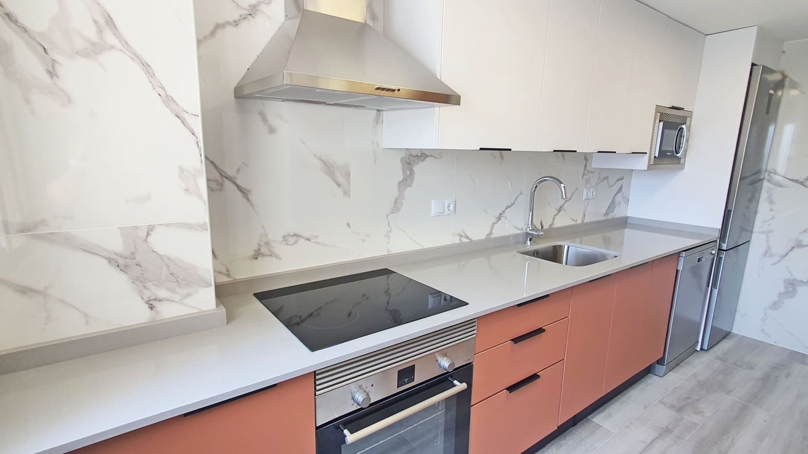 3 soveværelse Strandlejlighed til leje i Gandia med swimmingpool garage - € 850 (Ref: 8241074)