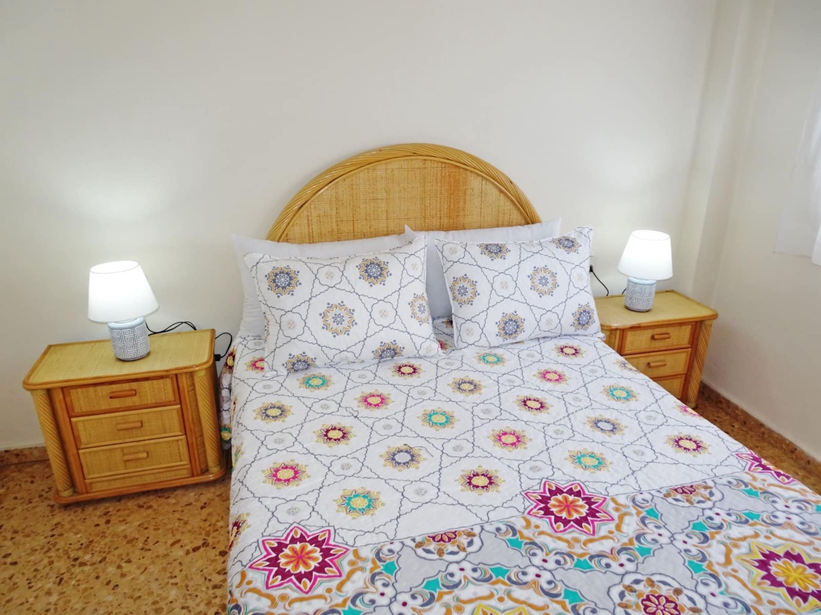 3 soveværelse Strandlejlighed til leje i Gandia med swimmingpool garage - € 850 (Ref: 8241074)