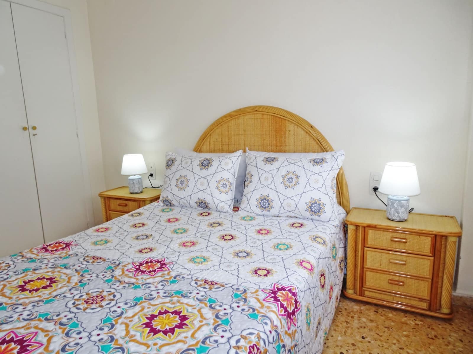 3 soveværelse Strandlejlighed til leje i Gandia med swimmingpool garage - € 850 (Ref: 8241074)