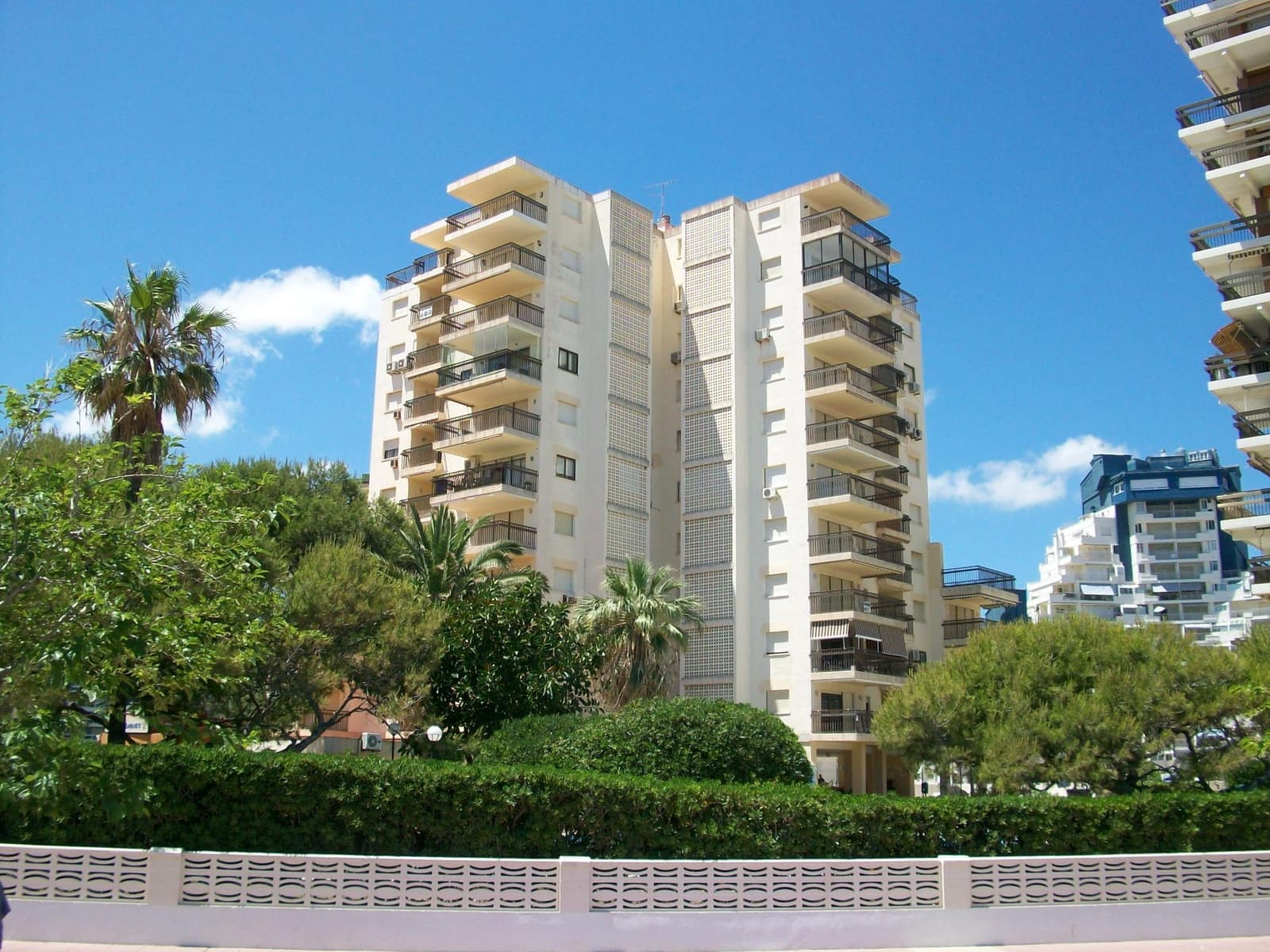 3 soveværelse Strandlejlighed til leje i Gandia med swimmingpool garage - € 850 (Ref: 8241074)