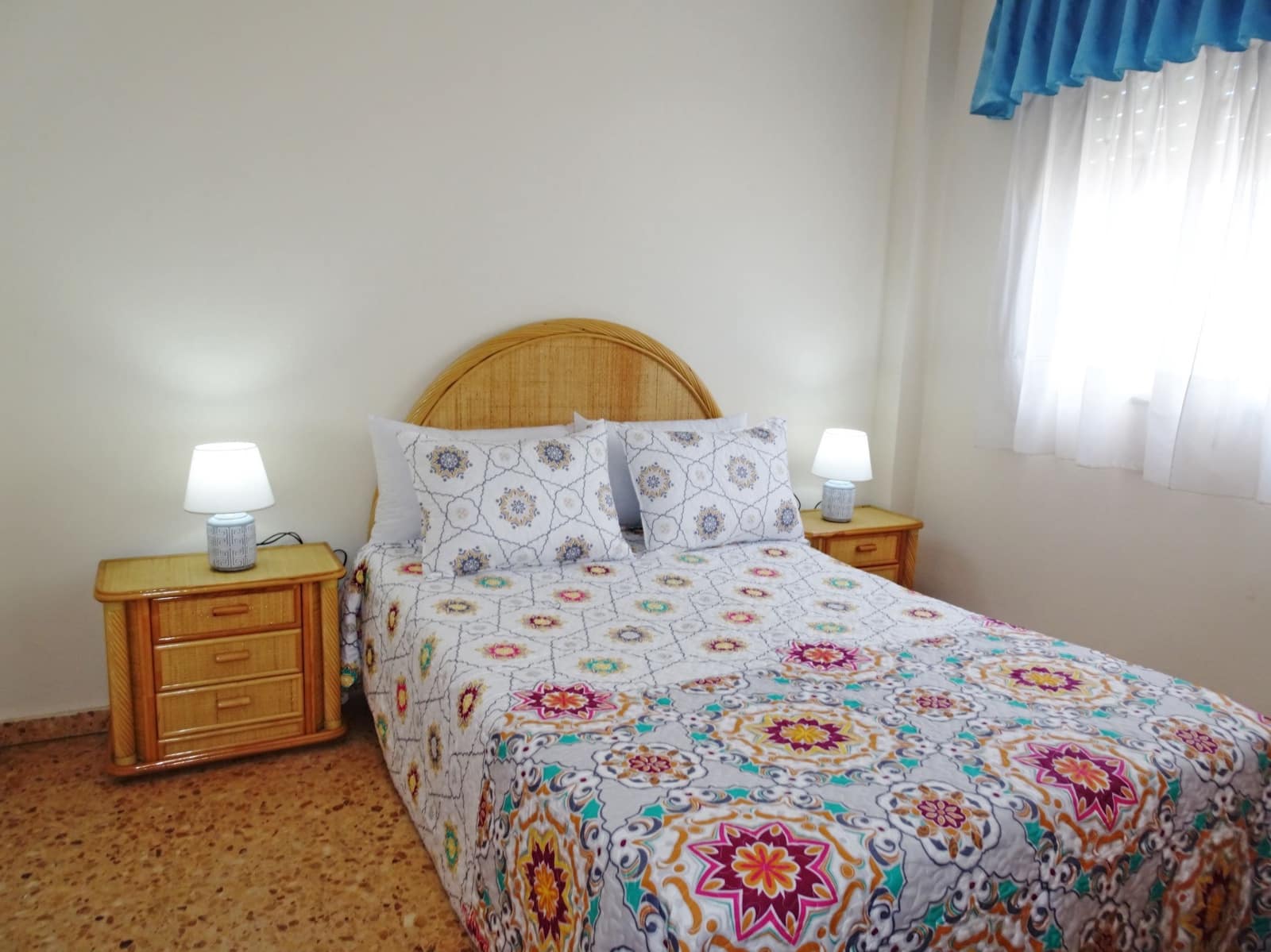 3 soveværelse Strandlejlighed til leje i Gandia med swimmingpool garage - € 850 (Ref: 8241074)