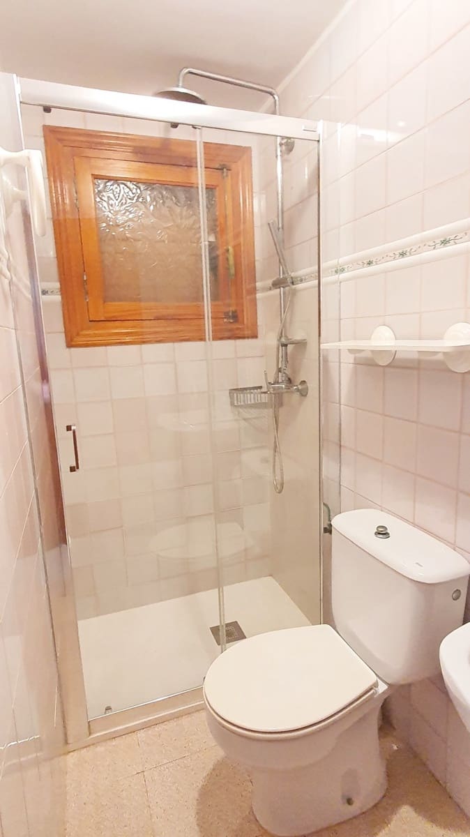 2 soveværelse Strandlejlighed til leje i Miramar - € 700 (Ref: 8364998)