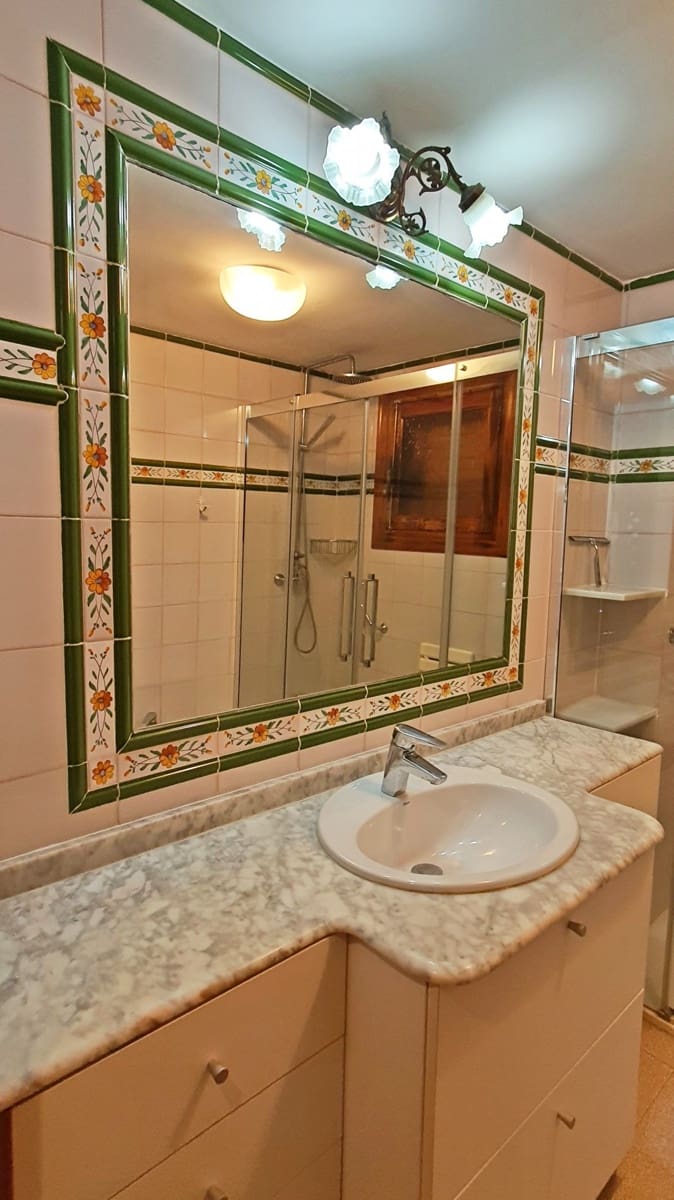 2 soveværelse Strandlejlighed til leje i Miramar - € 700 (Ref: 8364998)