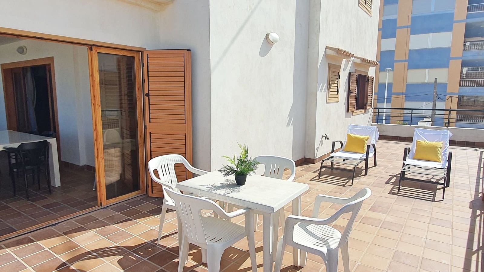 2 soveværelse Strandlejlighed til leje i Miramar - € 700 (Ref: 8364998)