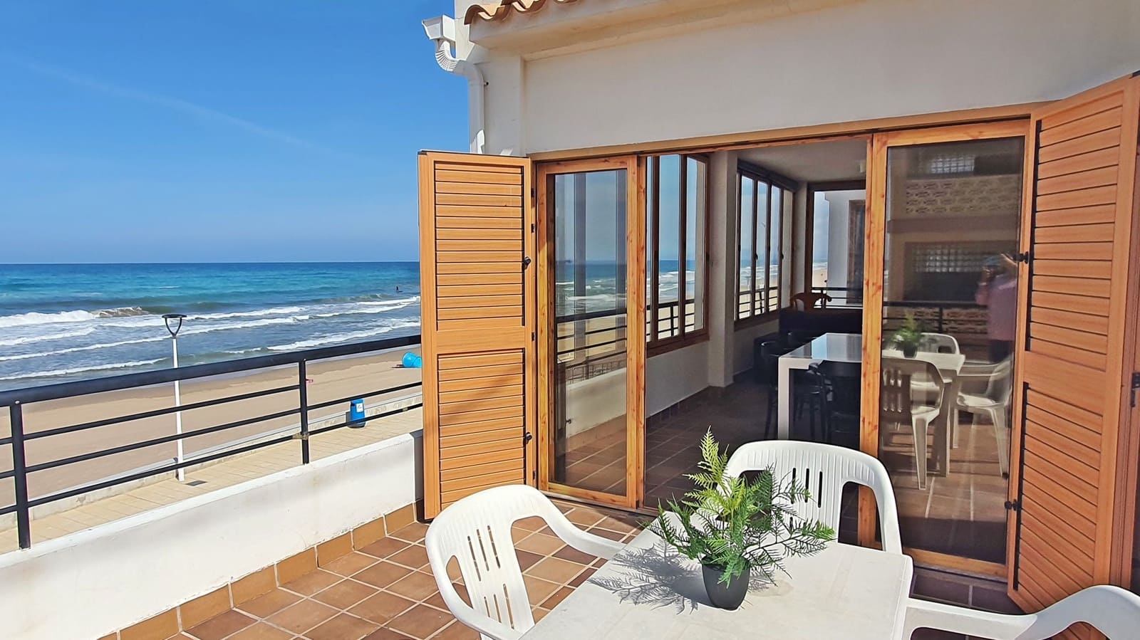 2 soveværelse Strandlejlighed til leje i Miramar - € 700 (Ref: 8364998)