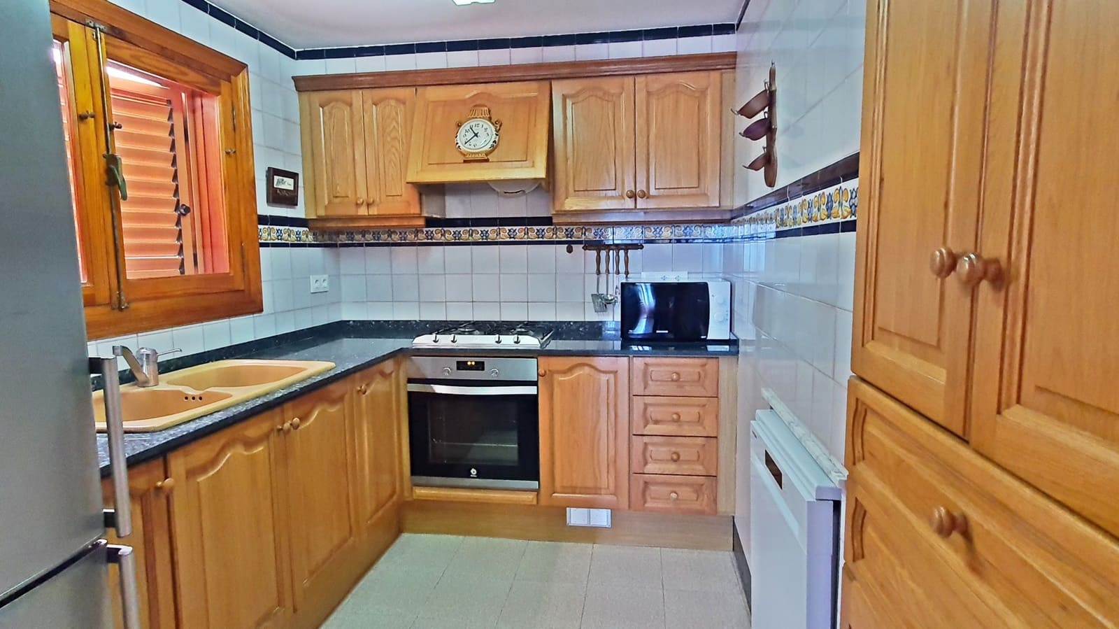 2 soveværelse Strandlejlighed til leje i Miramar - € 700 (Ref: 8364998)