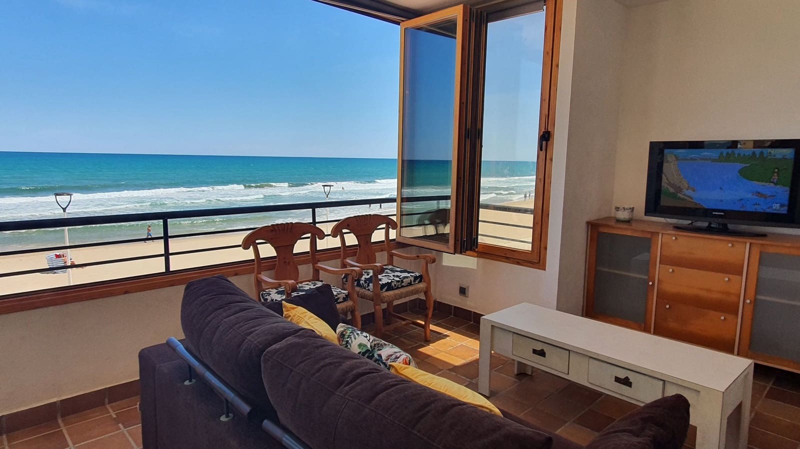 2 soveværelse Strandlejlighed til leje i Miramar - € 700 (Ref: 8364998)