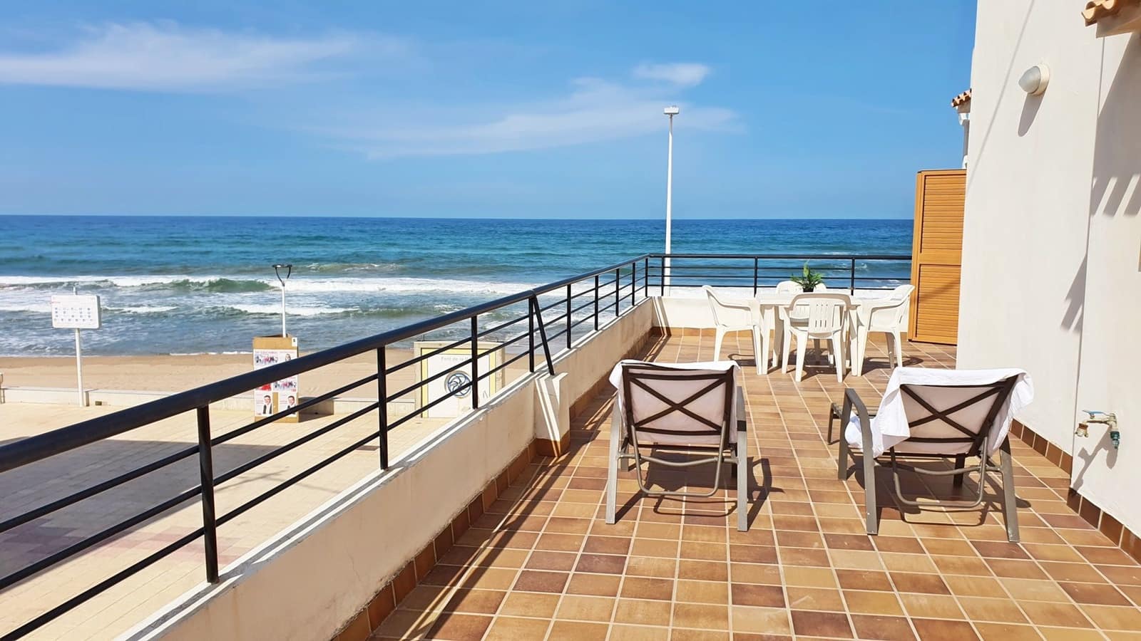 2 soveværelse Strandlejlighed til leje i Miramar - € 700 (Ref: 8364998)