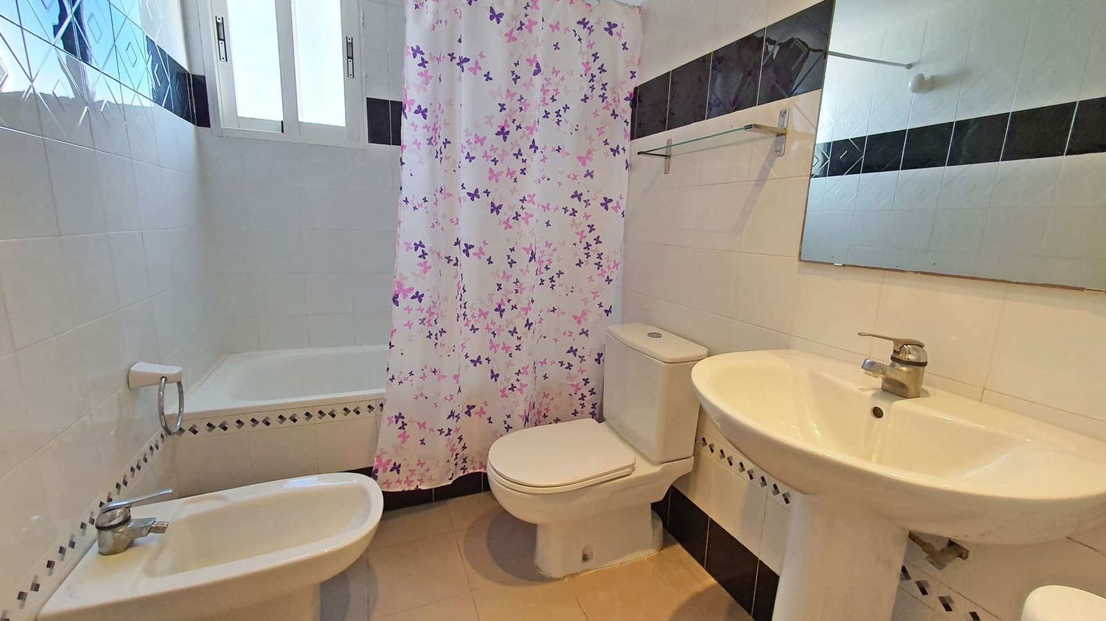 3 soveværelse Strandlejlighed til leje i Gandia med swimmingpool garage - € 800 (Ref: 8364999)