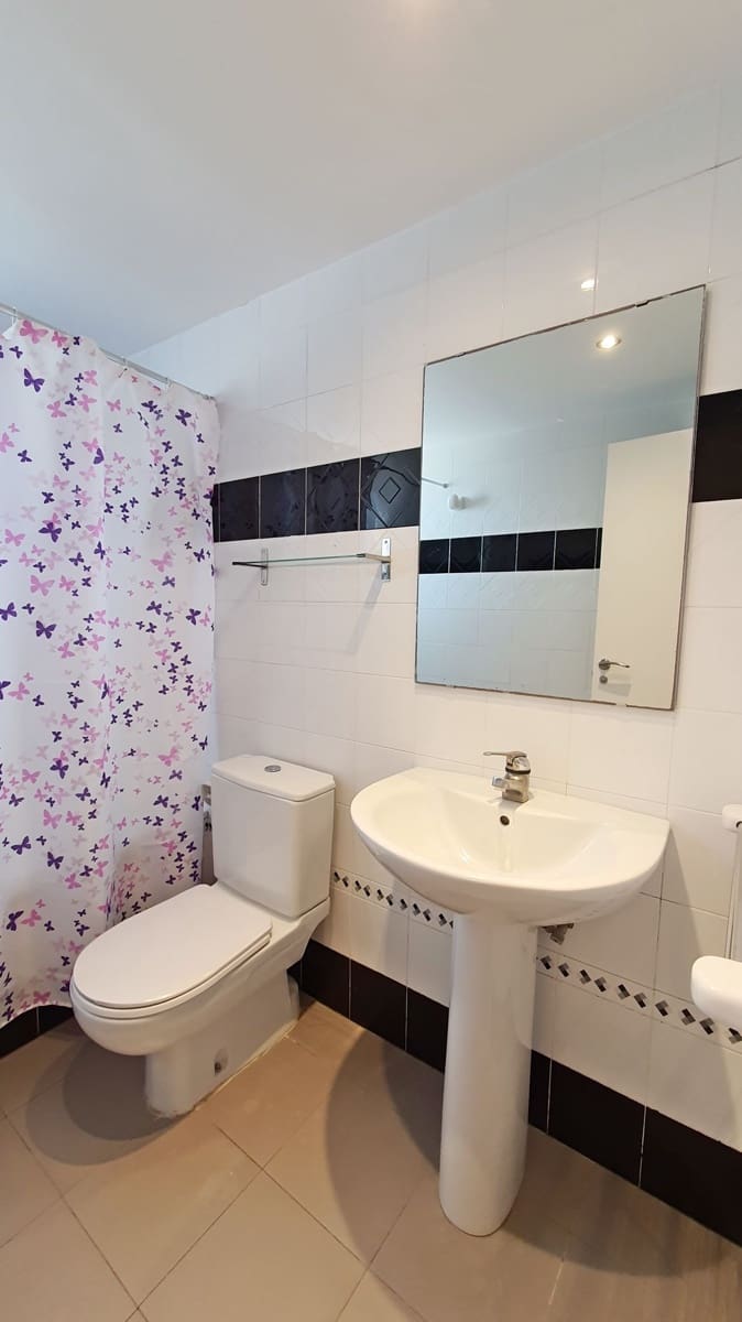 3 soveværelse Strandlejlighed til leje i Gandia med swimmingpool garage - € 800 (Ref: 8364999)