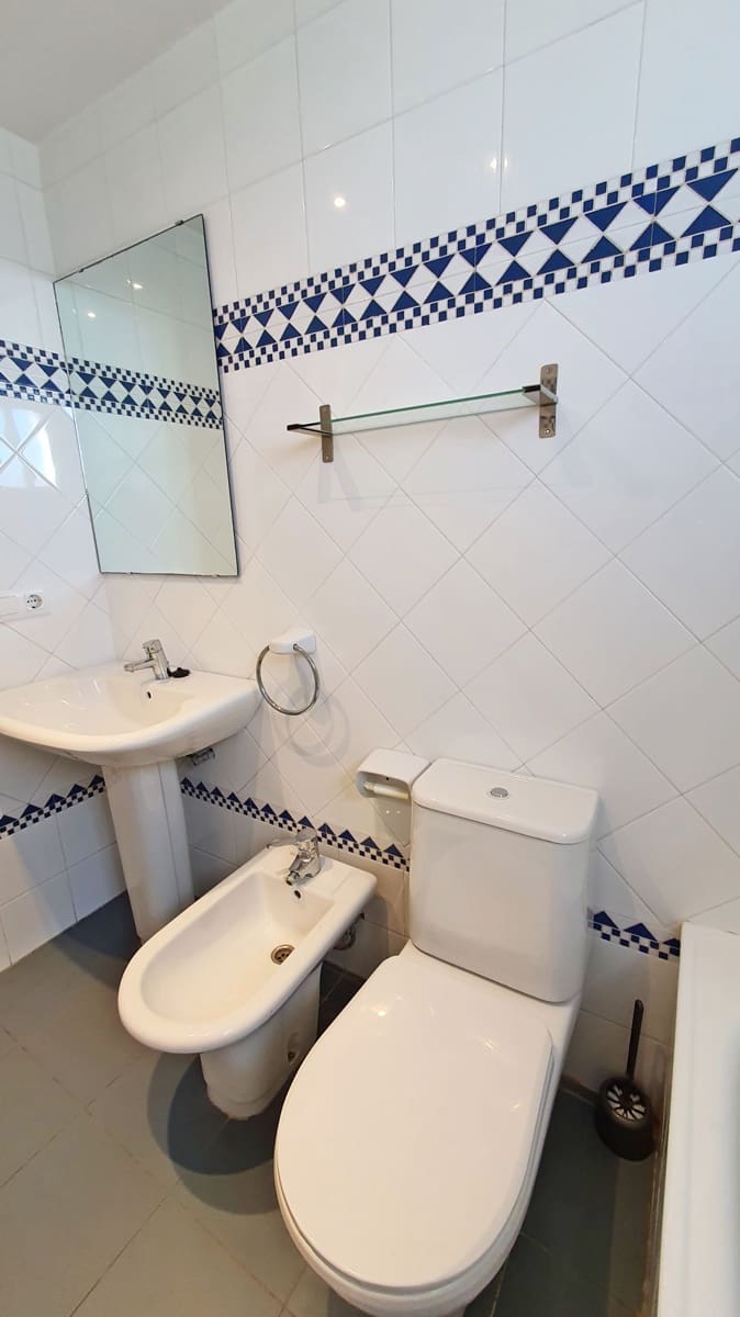 3 soveværelse Strandlejlighed til leje i Gandia med swimmingpool garage - € 800 (Ref: 8364999)