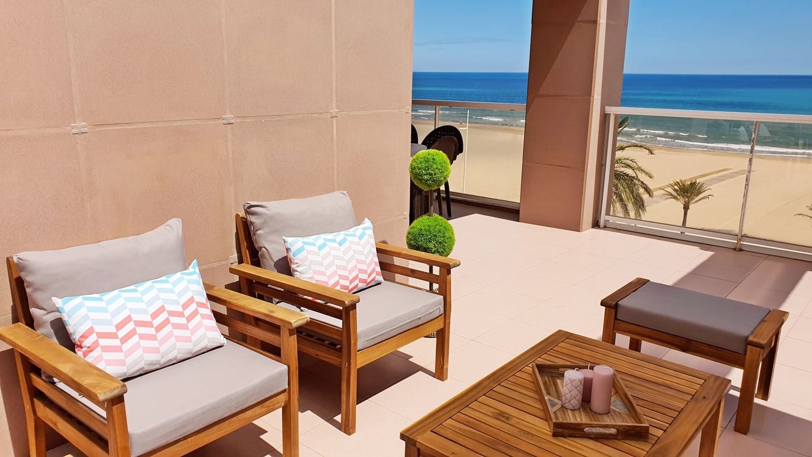 3 soveværelse Strandlejlighed til leje i Gandia med swimmingpool garage - € 800 (Ref: 8364999)