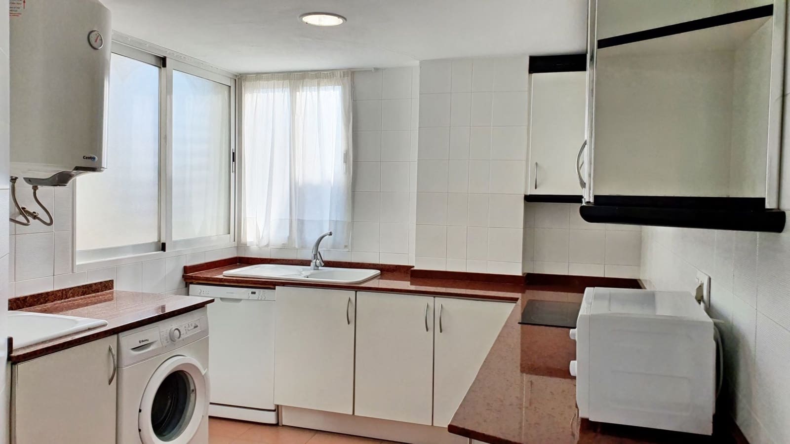 3 soveværelse Strandlejlighed til leje i Gandia med swimmingpool garage - € 800 (Ref: 8364999)