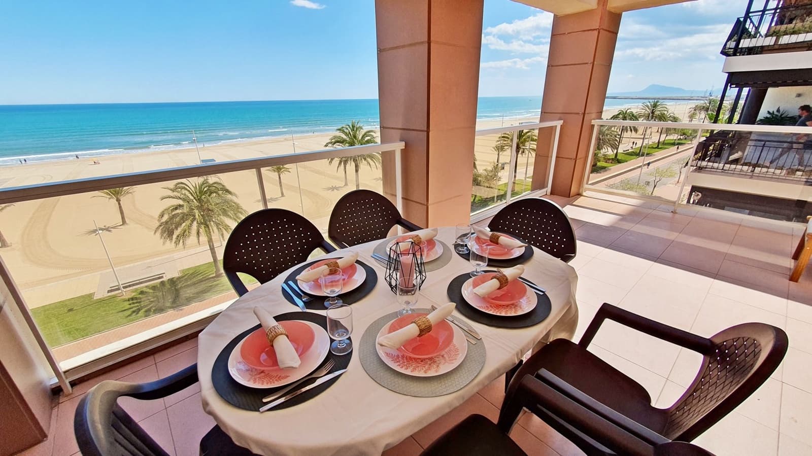 3 soveværelse Strandlejlighed til leje i Gandia med swimmingpool garage - € 800 (Ref: 8364999)