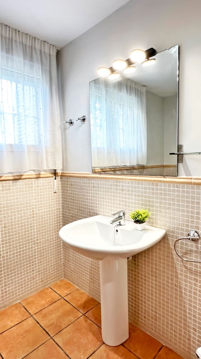 3 camera da letto Appartamento sulla Spiaggia da affittare in Oliva con piscina garage - 1.000 € (Rif: 8365000)