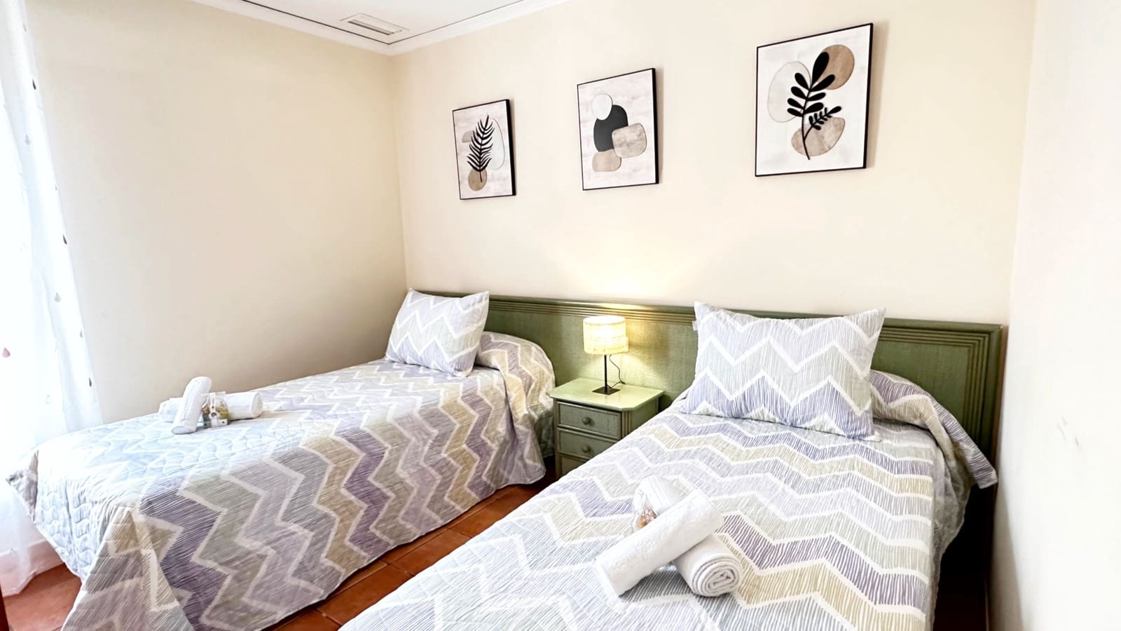 3 camera da letto Appartamento sulla Spiaggia da affittare in Oliva con piscina garage - 1.000 € (Rif: 8365000)