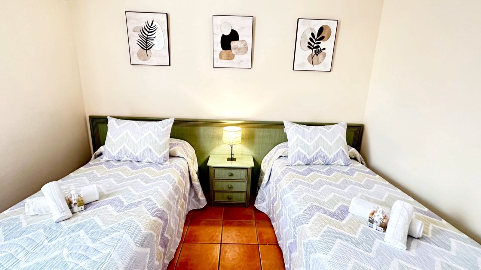 3 camera da letto Appartamento sulla Spiaggia da affittare in Oliva con piscina garage - 1.000 € (Rif: 8365000)