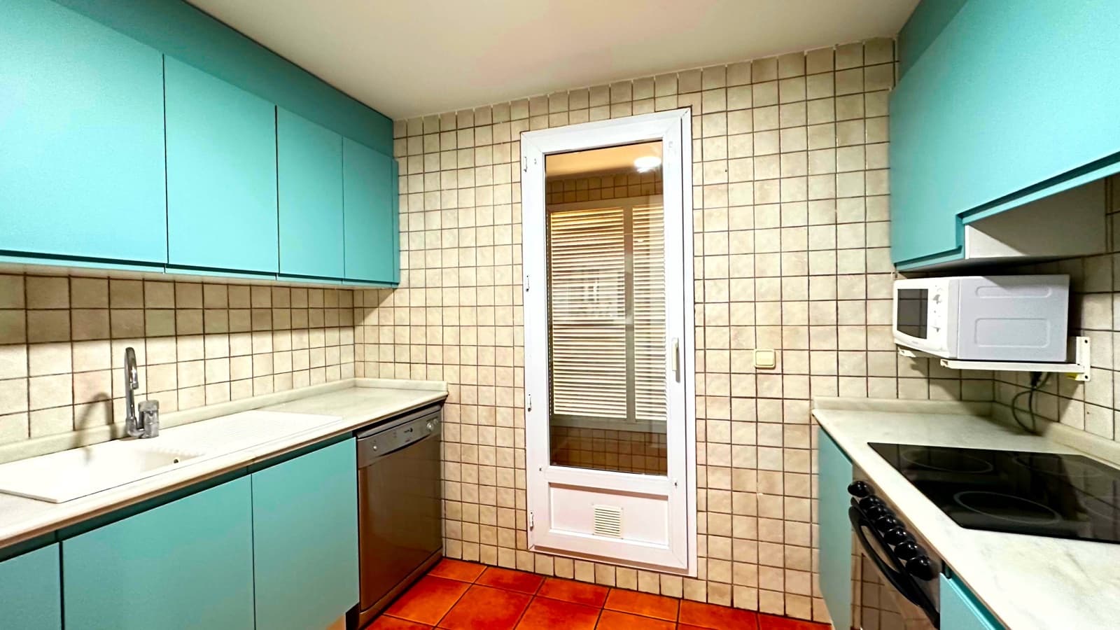 3 camera da letto Appartamento sulla Spiaggia da affittare in Oliva con piscina garage - 1.000 € (Rif: 8365000)