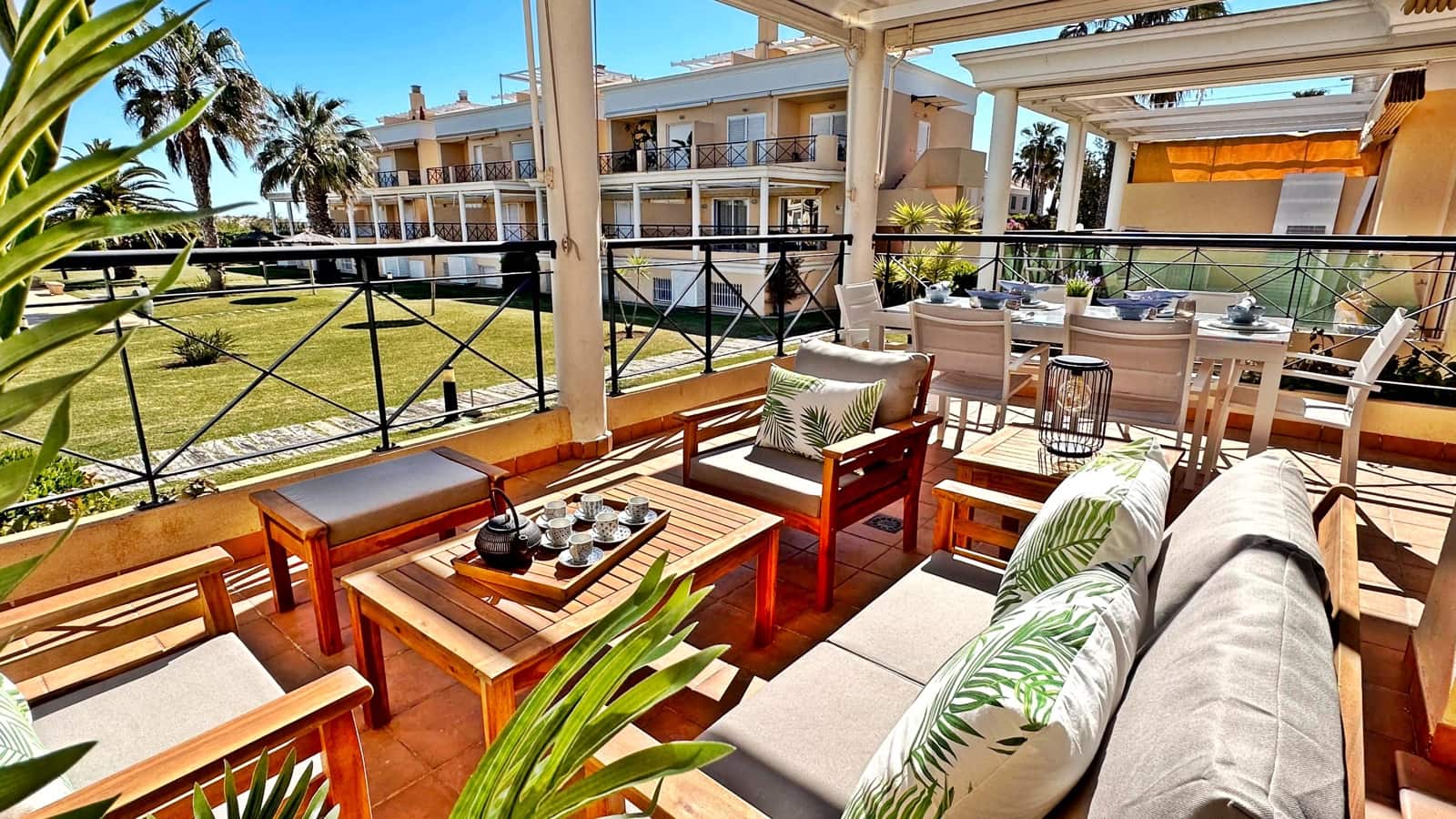 3 camera da letto Appartamento sulla Spiaggia da affittare in Oliva con piscina garage - 1.000 € (Rif: 8365000)