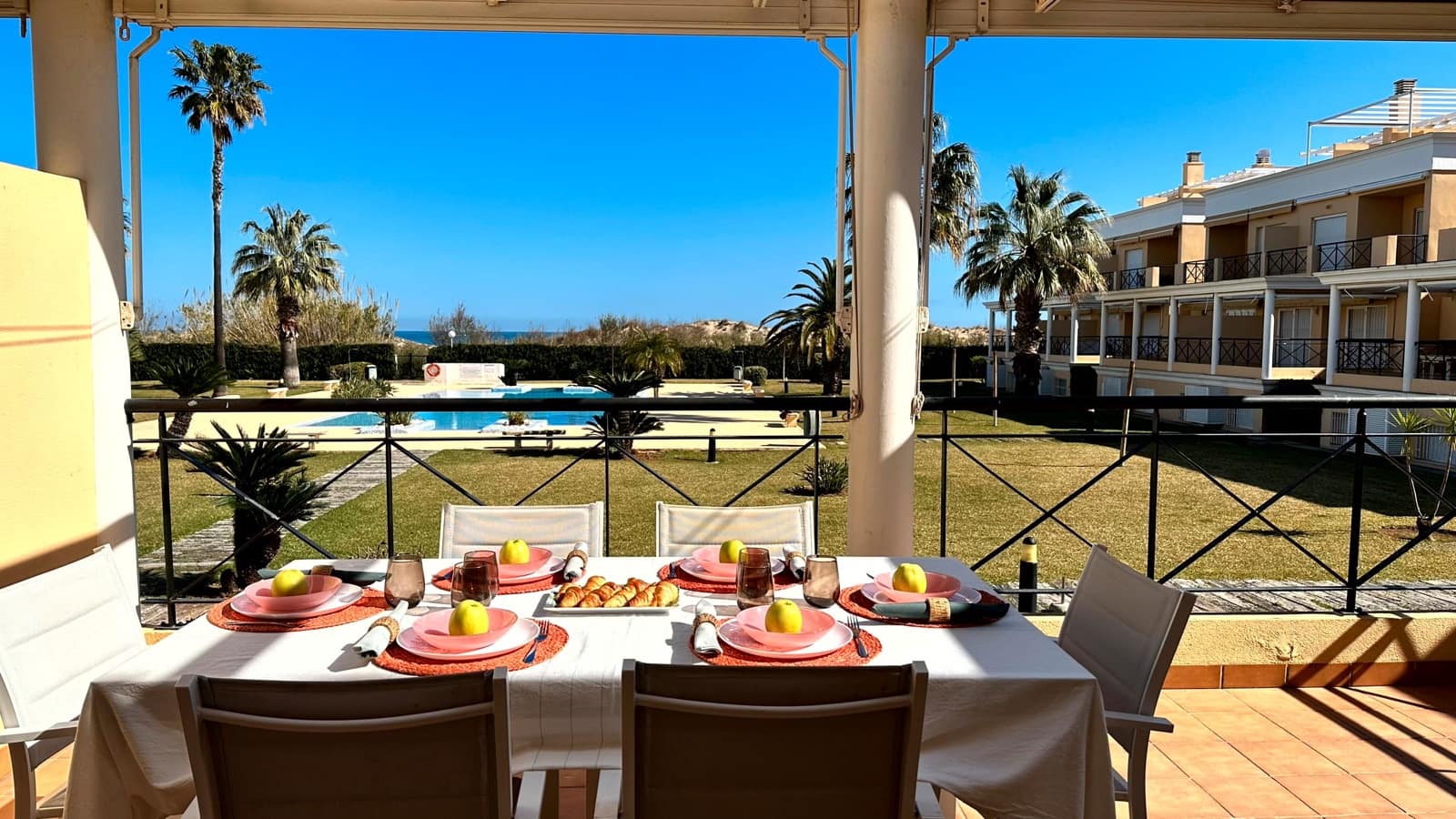 3 camera da letto Appartamento sulla Spiaggia da affittare in Oliva con piscina garage - 1.000 € (Rif: 8365000)