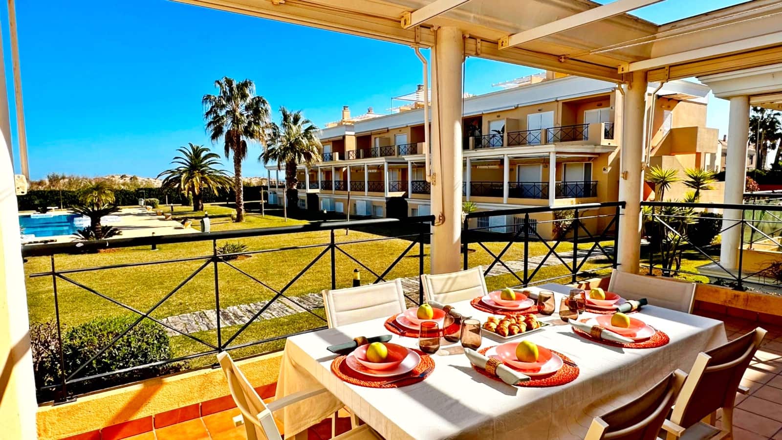 3 camera da letto Appartamento sulla Spiaggia da affittare in Oliva con piscina garage - 1.000 € (Rif: 8365000)