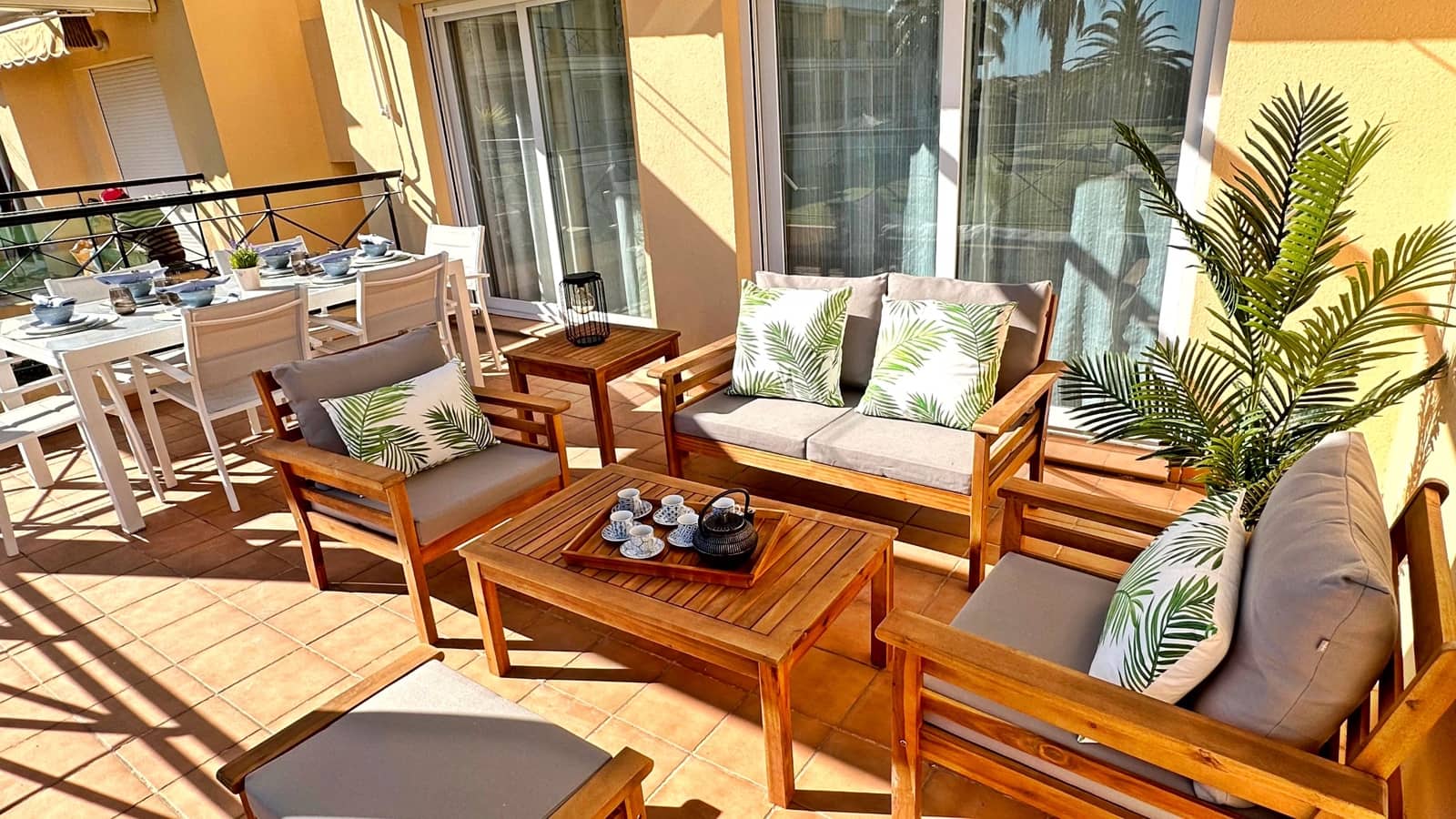 3 camera da letto Appartamento sulla Spiaggia da affittare in Oliva con piscina garage - 1.000 € (Rif: 8365000)