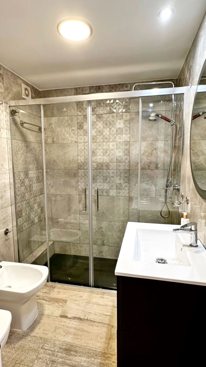 3 Zimmer Strandapartment zu vermieten in Gandia mit Pool Garage - 700 € (Ref: 8365001)