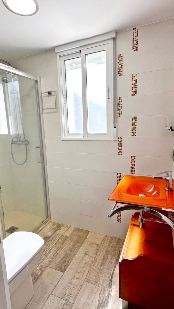 3 Zimmer Strandapartment zu vermieten in Gandia mit Pool Garage - 700 € (Ref: 8365001)