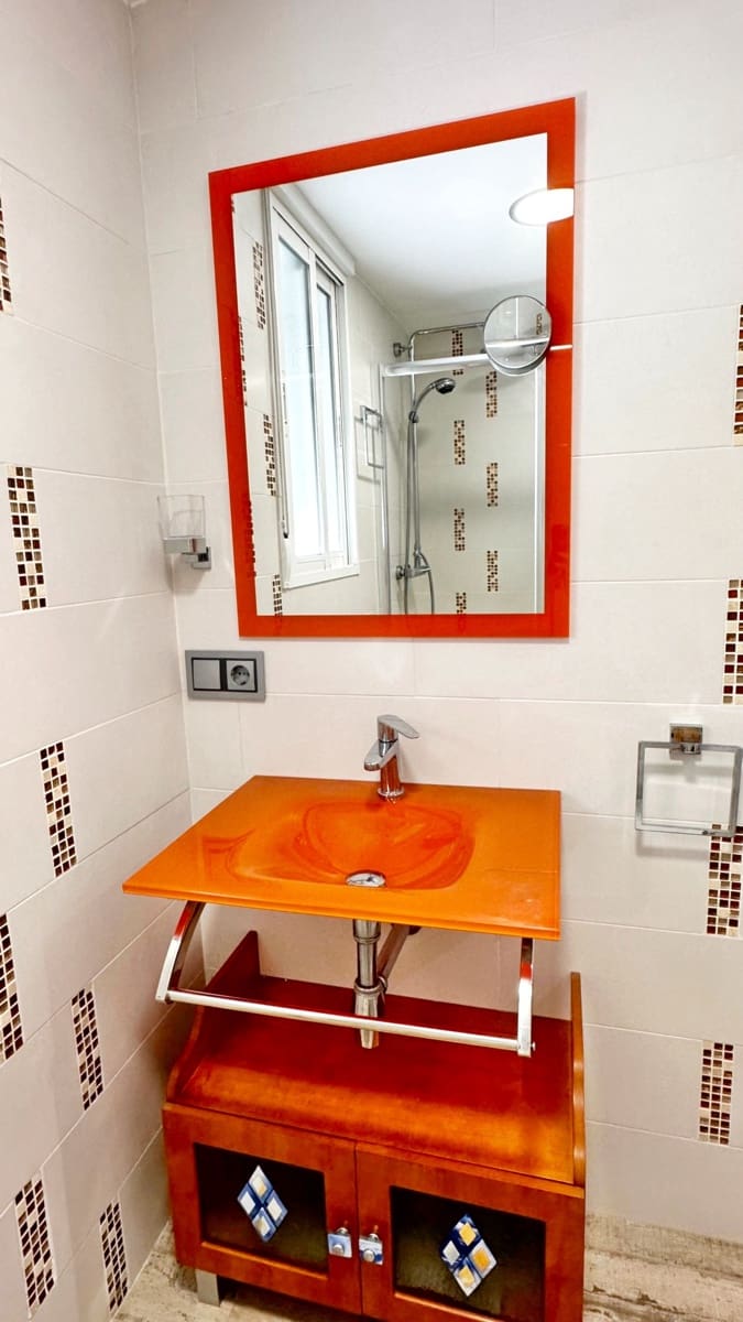 3 Zimmer Strandapartment zu vermieten in Gandia mit Pool Garage - 700 € (Ref: 8365001)