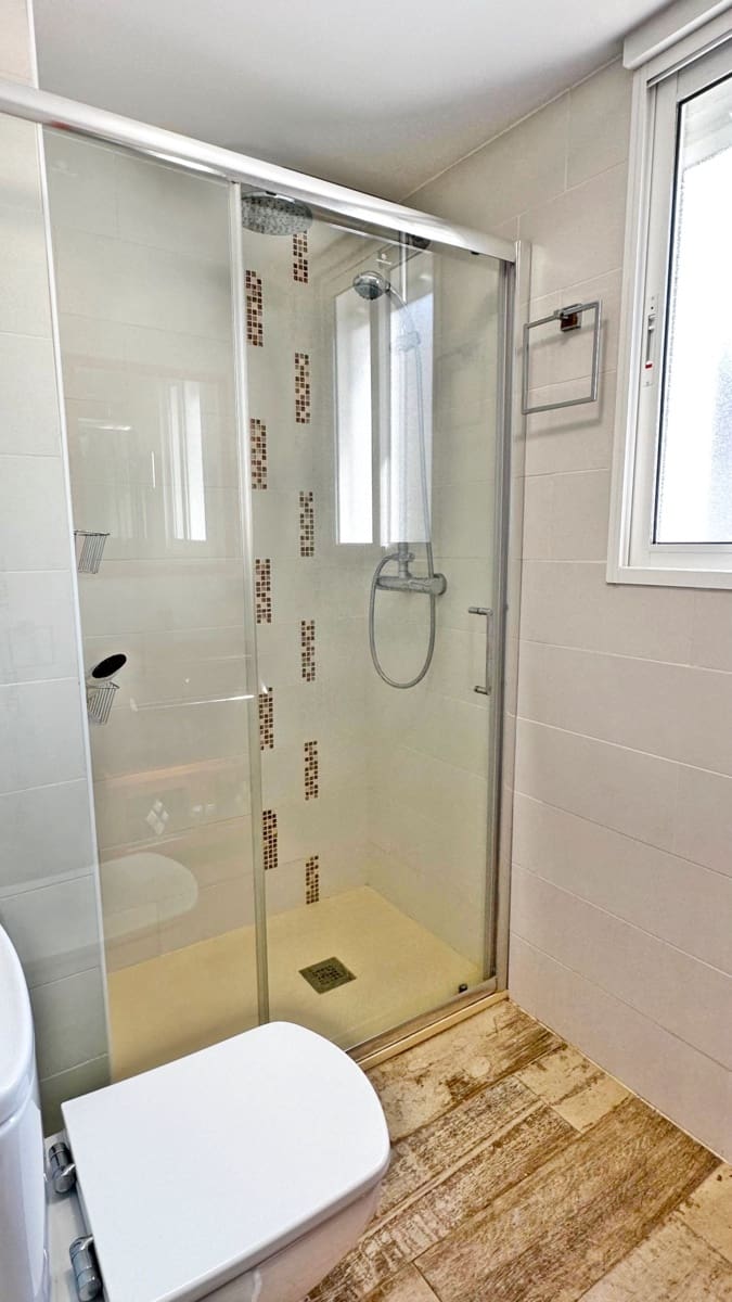 3 Zimmer Strandapartment zu vermieten in Gandia mit Pool Garage - 700 € (Ref: 8365001)