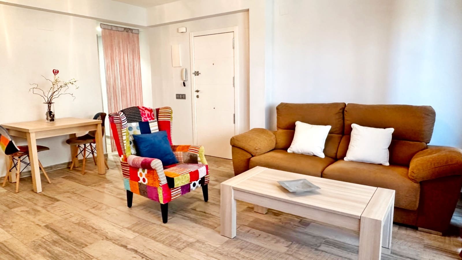 3 Zimmer Strandapartment zu vermieten in Gandia mit Pool Garage - 700 € (Ref: 8365001)