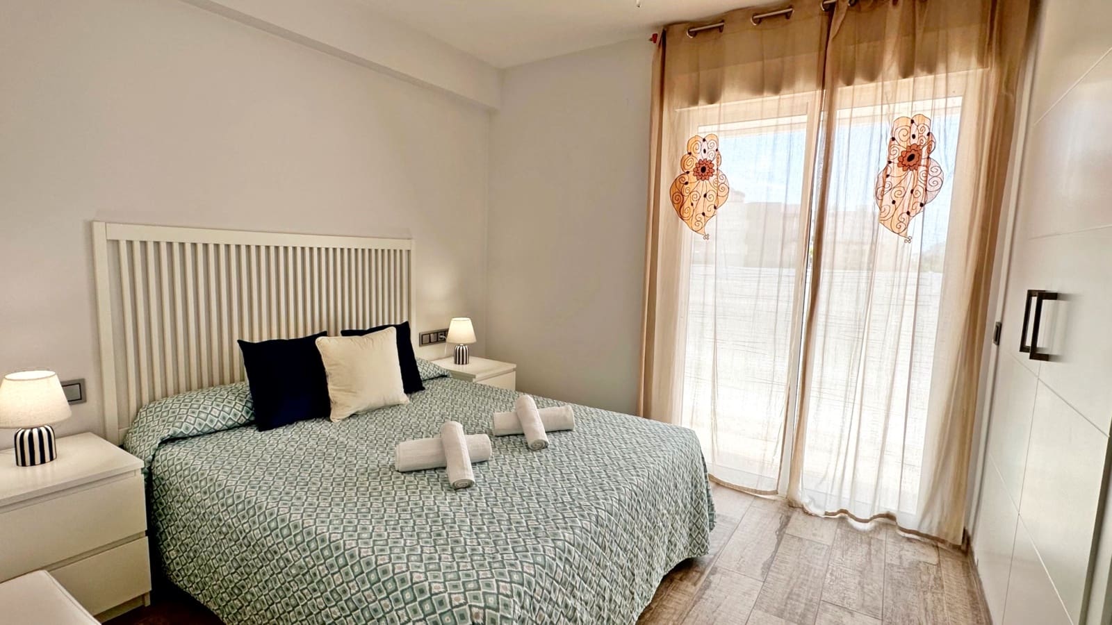 3 Zimmer Strandapartment zu vermieten in Gandia mit Pool Garage - 700 € (Ref: 8365001)