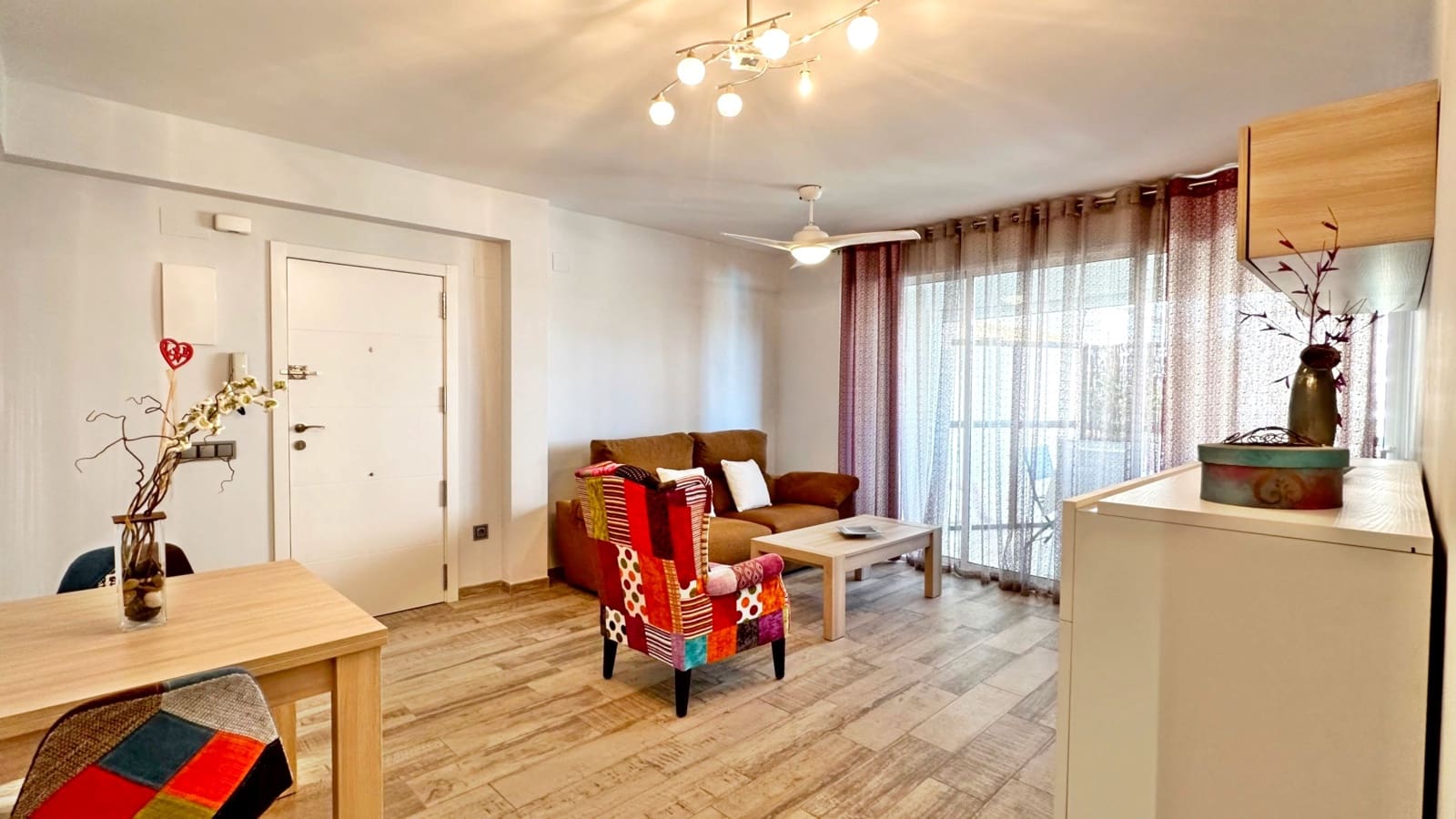 3 Zimmer Strandapartment zu vermieten in Gandia mit Pool Garage - 700 € (Ref: 8365001)