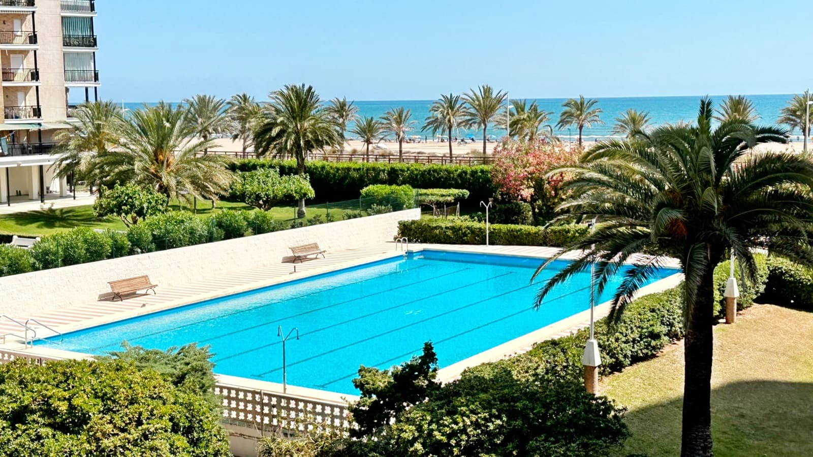 3 Zimmer Strandapartment zu vermieten in Gandia mit Pool Garage - 700 € (Ref: 8365001)