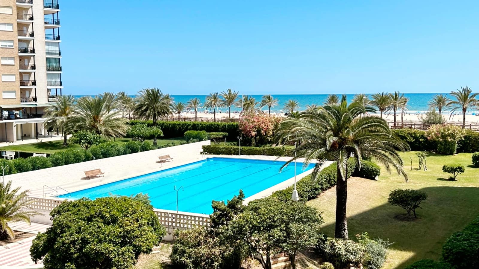 3 Zimmer Strandapartment zu vermieten in Gandia mit Pool Garage - 700 € (Ref: 8365001)