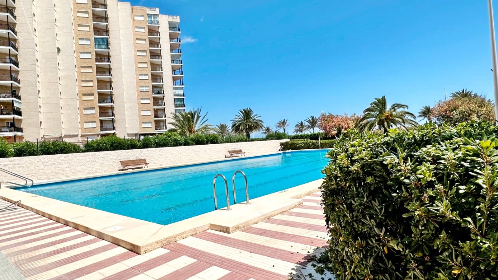 3 Zimmer Strandapartment zu vermieten in Gandia mit Pool Garage - 700 € (Ref: 8365001)