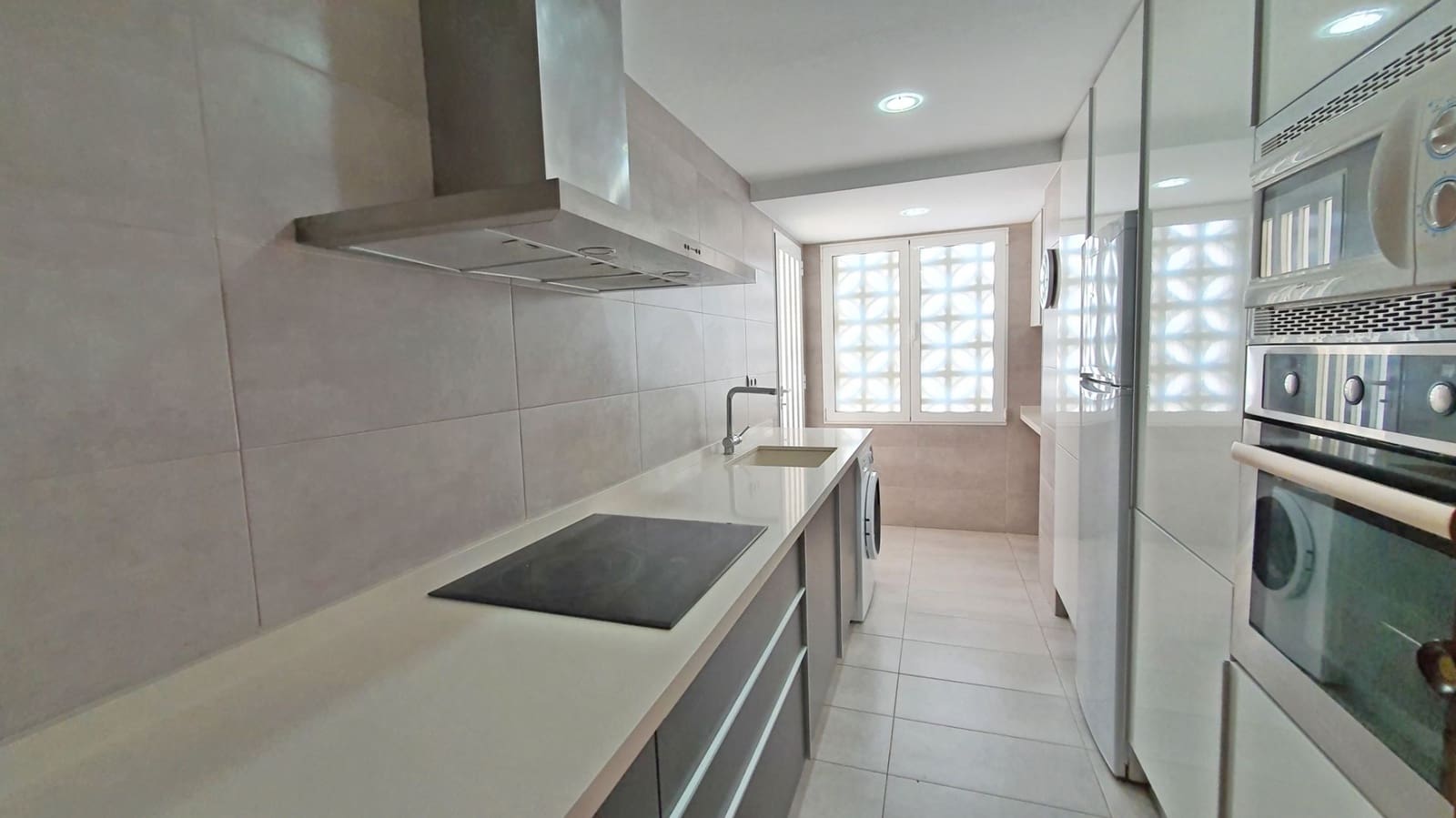 3 soveværelse Lejlighed til leje i Gandia med swimmingpool garage - € 700 (Ref: 8795493)