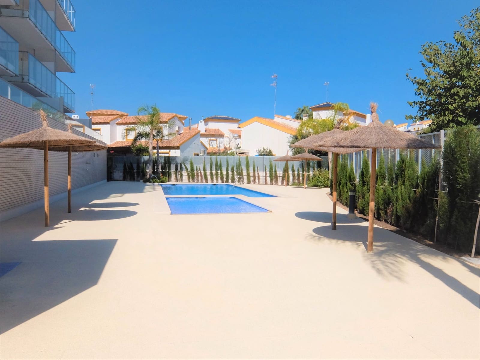 1 soveværelse Lejlighed til leje i Oliva med swimmingpool garage - € 750 (Ref: 8907097)