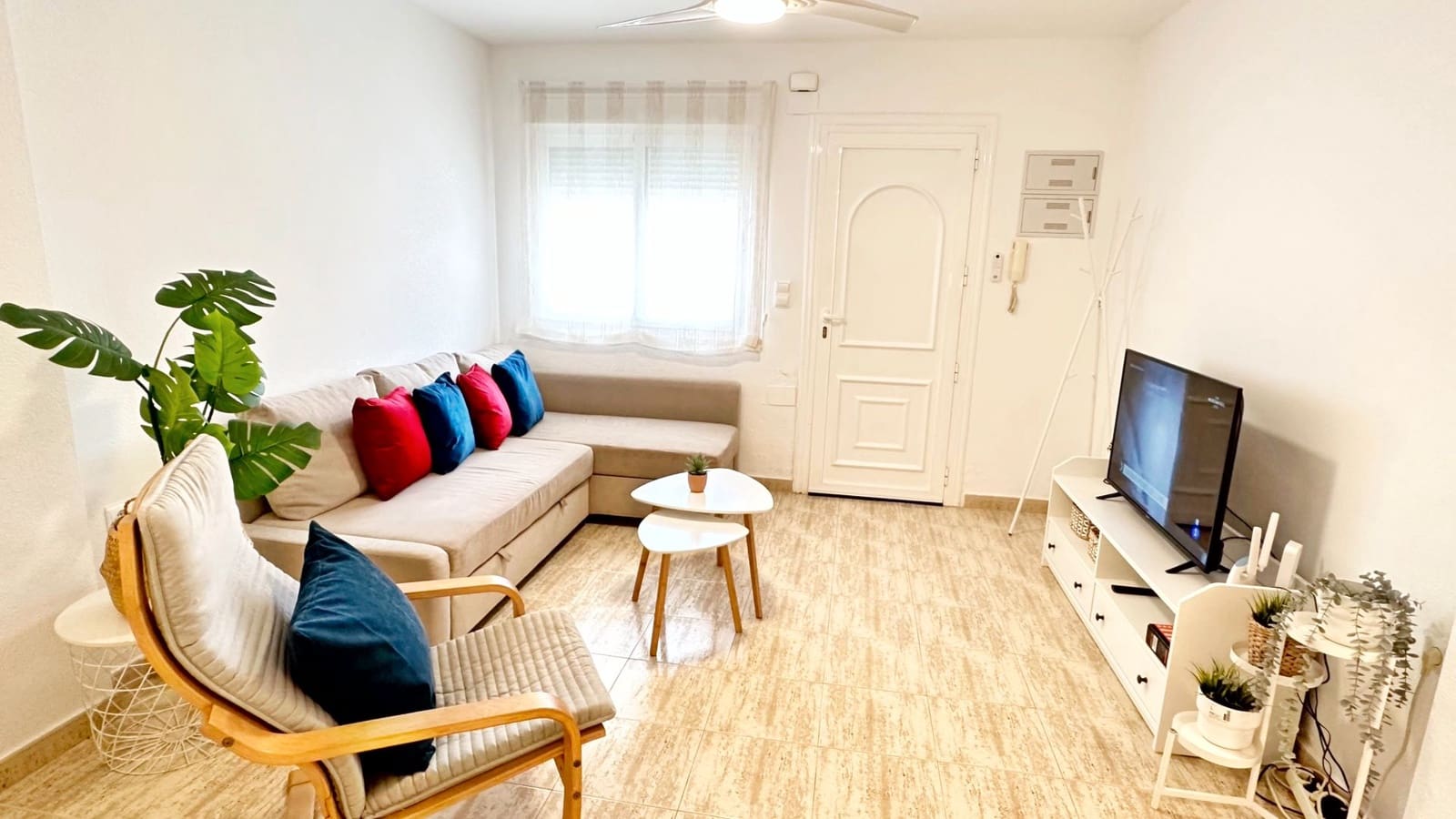 2 soveværelse Byhus til leje i Oliva med swimmingpool garage - € 700 (Ref: 8907098)