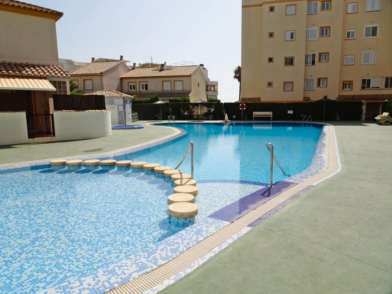 2 soveværelse Byhus til leje i Oliva med swimmingpool garage - € 700 (Ref: 8907098)