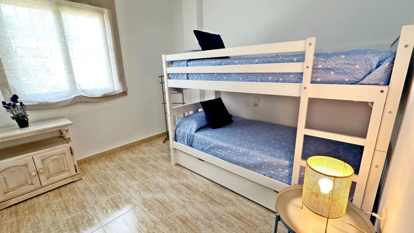 2 soveværelse Byhus til leje i Oliva med swimmingpool garage - € 700 (Ref: 8907098)