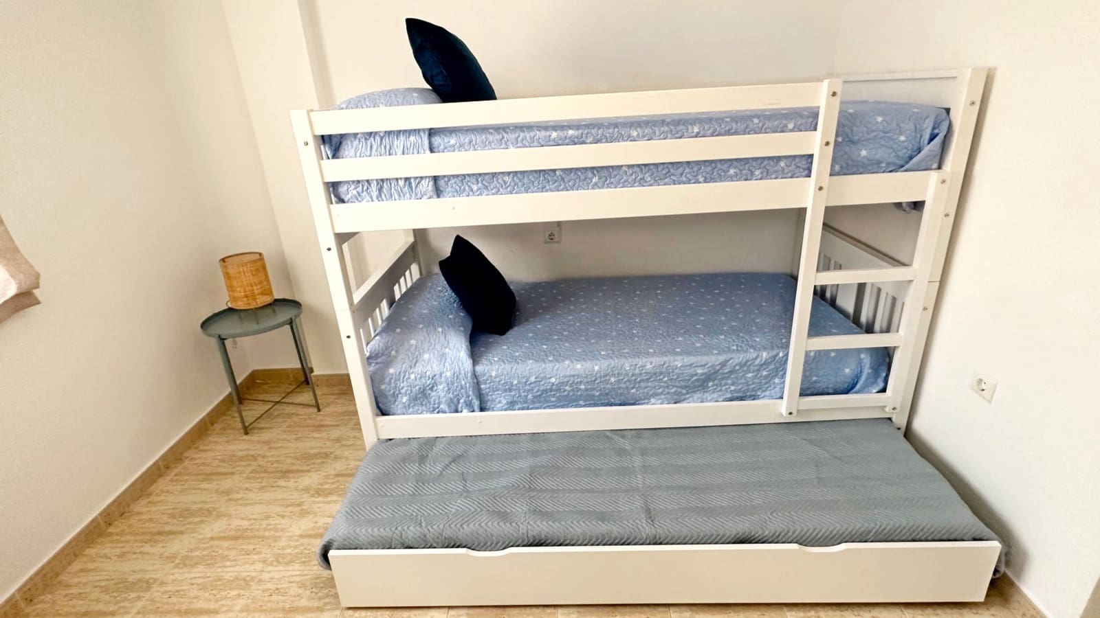 2 soveværelse Byhus til leje i Oliva med swimmingpool garage - € 700 (Ref: 8907098)