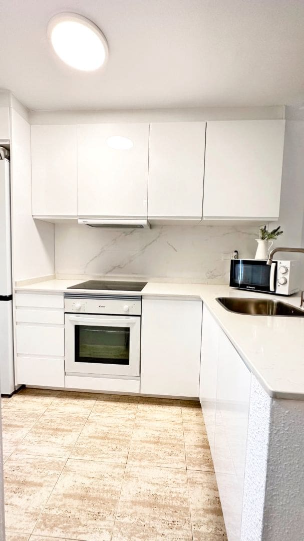 2 soveværelse Byhus til leje i Oliva med swimmingpool garage - € 700 (Ref: 8907098)